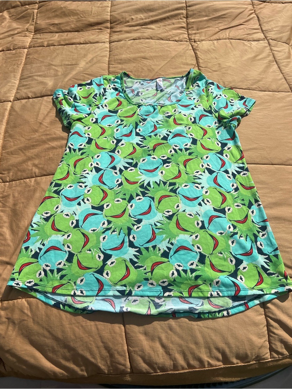 LuLaRoe Short Sleeve Tee in Lime Green and Aqua Kermit Print Size Medium Kidcore